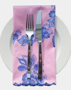 Scallop Embroidered Edge Dinner Napkin