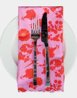 Scallop Embroidered Edge Dinner Napkin