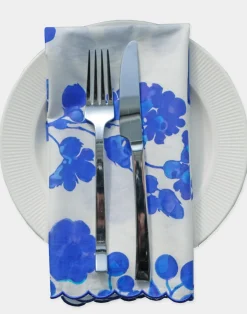 Scallop Embroidered Edge Dinner Napkin